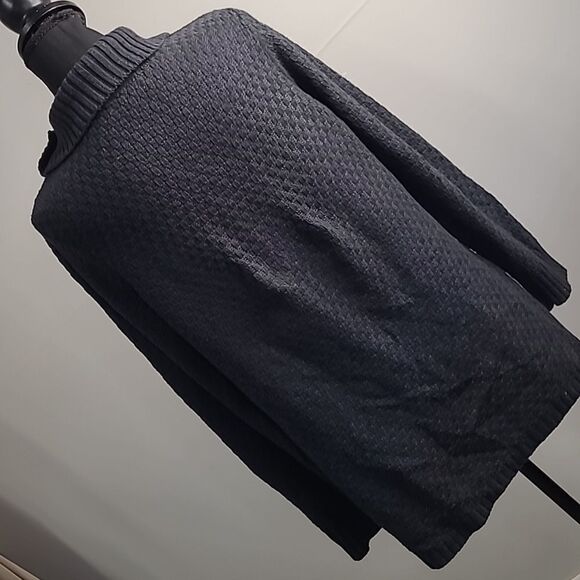 Croft&Barrow sz M gray sweater with faux whalebone button closure - Picture 3 of 8